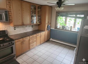 461 Gibbs Pond Rd in Nesconset, NY - Building Photo - Building Photo