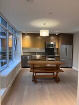 250 6th Av E in Vancouver, BC - Building Photo