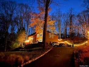 194 Westchester Ave in Pound Ridge, NY - Building Photo - Building Photo