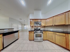 20015 Leithcrest Way in Spring, TX - Foto de edificio - Building Photo