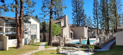 Ashwood Gardens in Ventura, CA - Building Photo - Building Photo