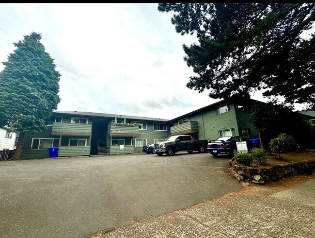 1808 NE Schuyler St in Portland, OR - Building Photo - Building Photo