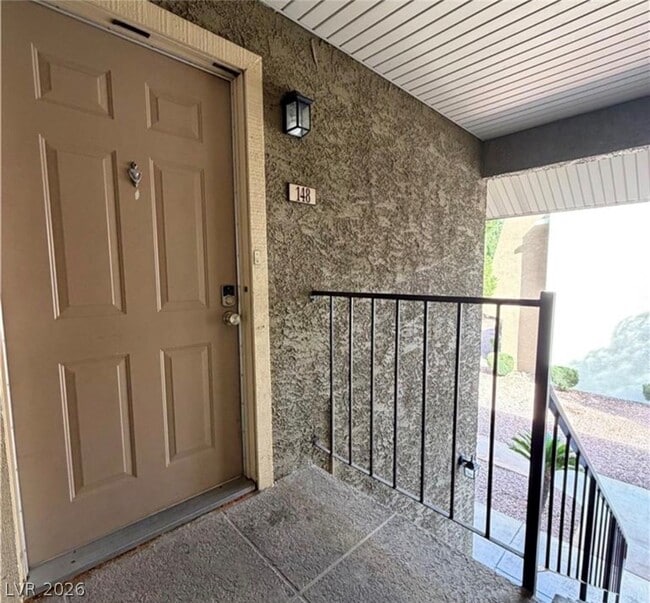 5044 River Glen Dr in Las Vegas, NV - Building Photo - Building Photo