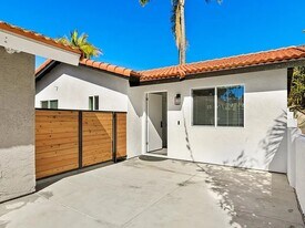 908 Daisy Ave in Carlsbad, CA - Building Photo