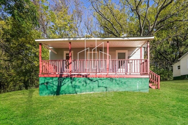 property at 2015 Row St