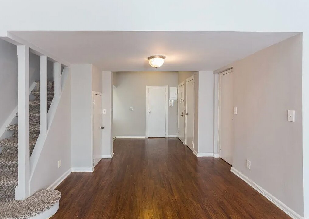 5 E 75th St in New York, NY - Building Photo