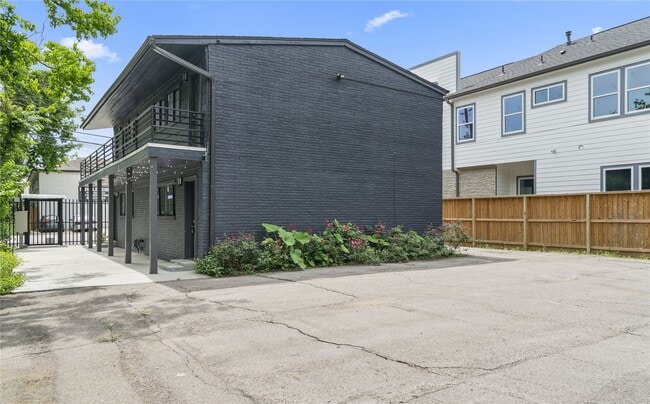 6810 Del Rio St in Houston, TX - Foto de edificio - Building Photo