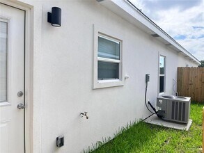 14 Yankton St in Alton, TX - Building Photo - Building Photo