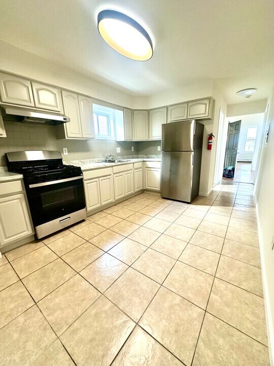 202 S 5th St in Elizabeth, NJ - Building Photo