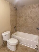 2850 N Oakland Forest Dr in Fort Lauderdale, FL - Building Photo - Building Photo