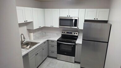 44 S Lansdowne Ave, Unit 101 in Lansdowne, PA - Building Photo - Building Photo