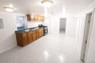 1-72 Beach 115th St in Queens, NY - Building Photo