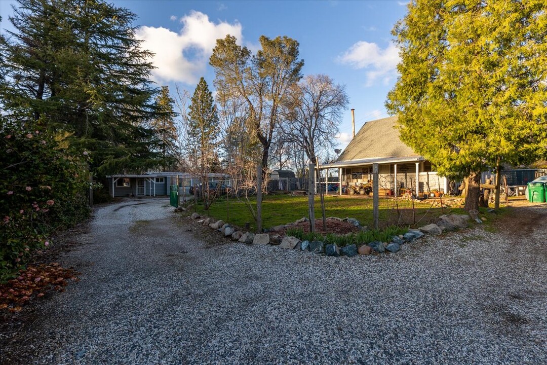 12282 Rough and Ready in Grass Valley, CA - Building Photo