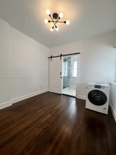 557 Meridian Ave, Unit B in Miami Beach, FL - Building Photo - Building Photo