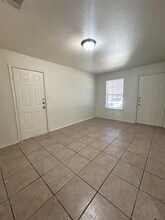 5018 Nell St in Fort Worth, TX - Foto de edificio - Building Photo