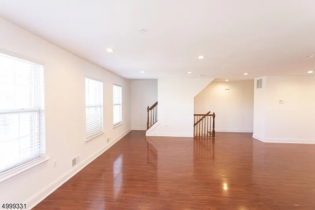 49 Cornerstone Ln in Newark, NJ - Building Photo - Building Photo