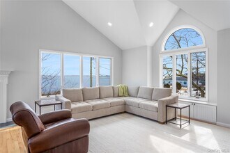 2 Bayside Ave in East Quogue, NY - Building Photo - Building Photo