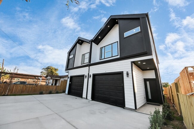 8533 Amadwe St in Houston, TX - Building Photo - Building Photo