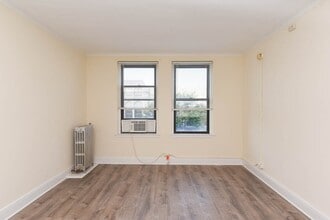 3327 W Diversey Ave, Unit J08W in Chicago, IL - Building Photo - Building Photo