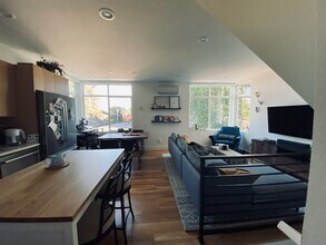 14 Etruria St, Unit B in Seattle, WA - Foto de edificio - Building Photo