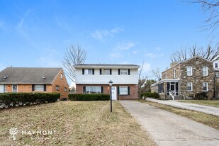 8273 Bobolink Ave in Cincinnati, OH - Building Photo