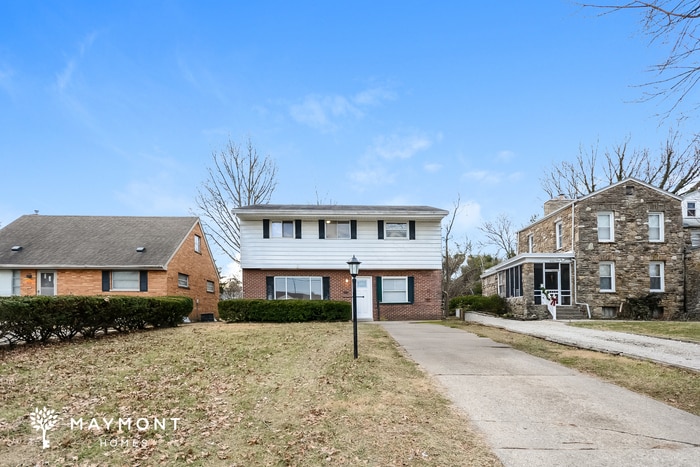 8273 Bobolink Ave in Cincinnati, OH - Foto de edificio