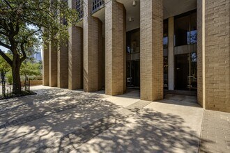 1122 Colorado St in Austin, TX - Foto de edificio - Building Photo