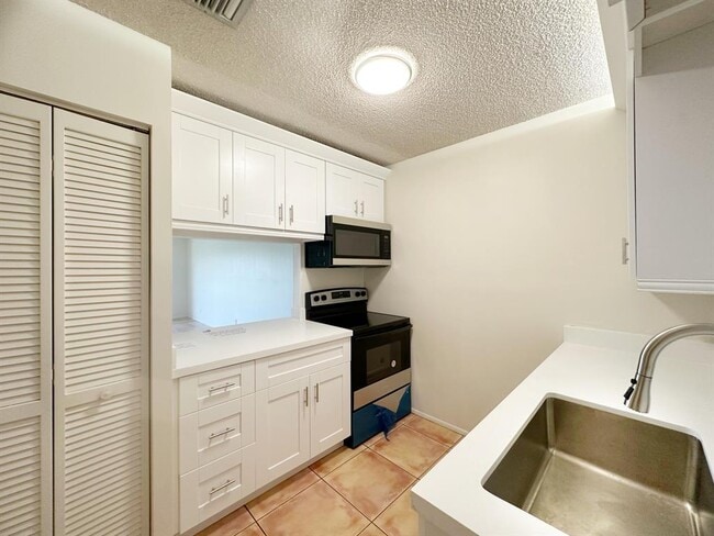 11453 NW 39th Ct in Coral Springs, FL - Foto de edificio - Building Photo