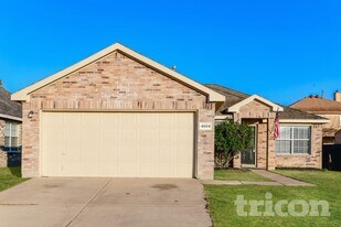 4604 Palm Ridge Dr in Fort Worth, TX - Building Photo