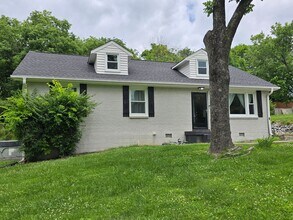 146 Cranwill Dr in Hendersonville, TN - Foto de edificio - Building Photo