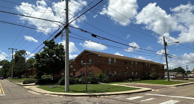 University in Starkville, MS - Building Photo - Building Photo