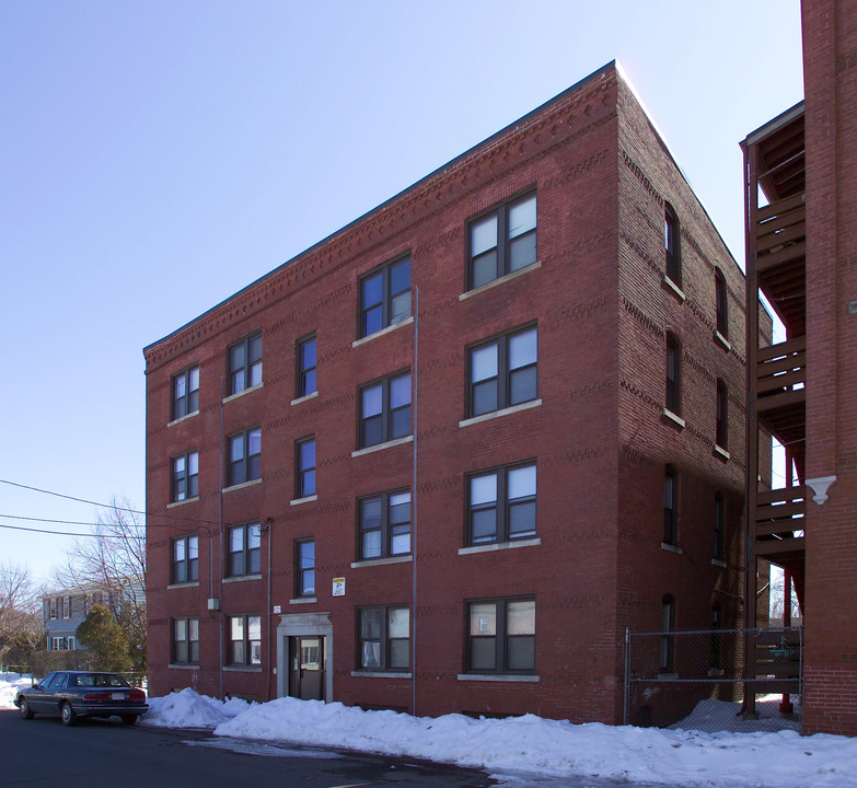 Honorine in Holyoke, MA - Foto de edificio