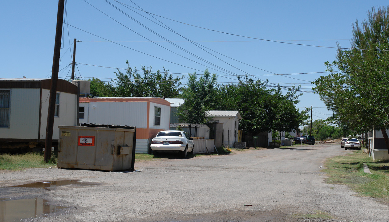 7262 Alameda Ave in El Paso, TX - Building Photo