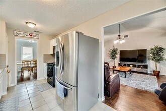 425 Country View Ln in Garland, TX - Building Photo - Building Photo
