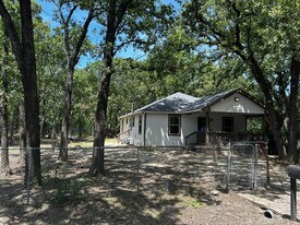 121 Telephone Rd in Quinlan, TX - Building Photo