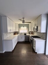 15 Beverly Hl, Unit Beverly Hill #2 in Canton, MA - Foto de edificio - Building Photo