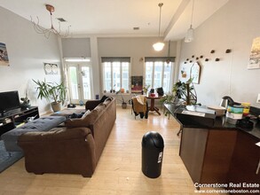 1431 Tremont St, Unit 2 in Boston, MA - Foto de edificio - Building Photo