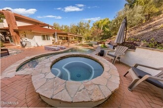 249 Greenmeadow Dr, Unit PH in Thousand Oaks, CA - Building Photo - Building Photo