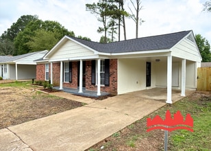 Spacious 3-Bedroom, 1-Bath Home for Rent! in Memphis, TN - Building Photo - Building Photo