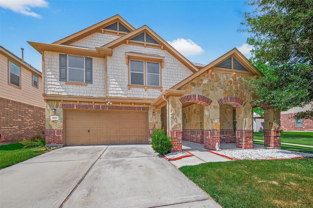 16506 Lanesborough Dr in Houston, TX - Building Photo