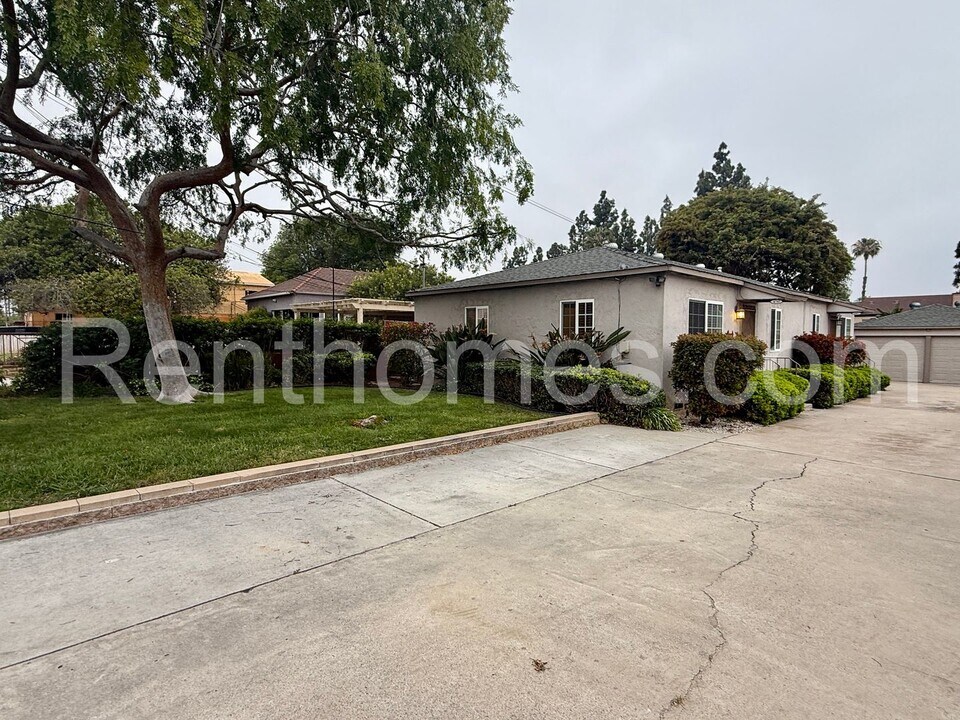 6742 Saranac St in San Diego, CA - Building Photo