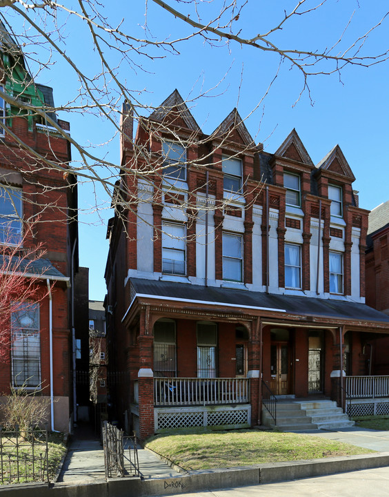 4204 Walnut St in Philadelphia, PA - Building Photo