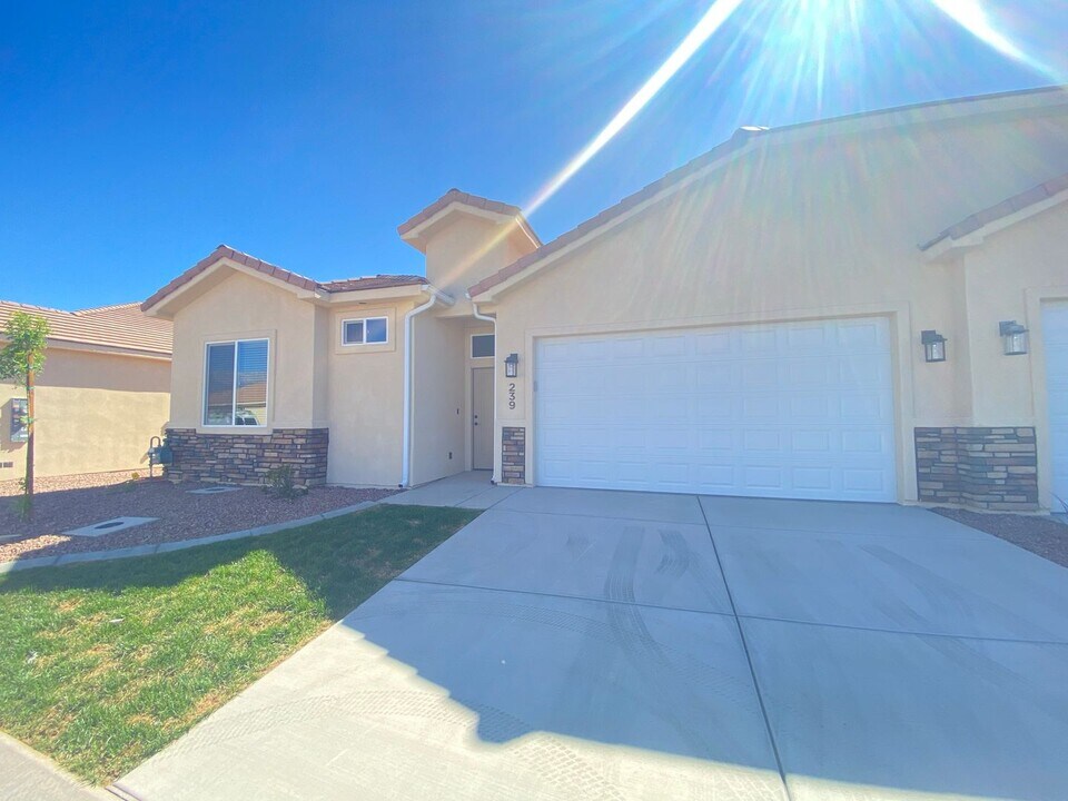 239 N 2530 W in Hurricane, UT - Building Photo