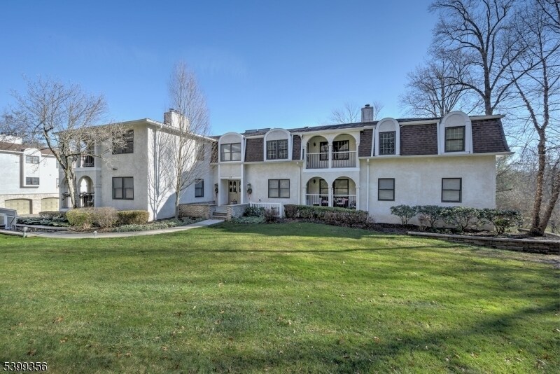 17 Heritage Dr in Chatham Township, NJ - Building Photo