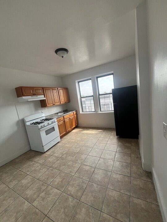 29 Elmwood Ter, Unit 1 in Irvington, NJ - Building Photo