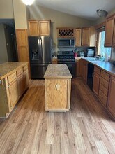 2100 Eagle Bluff Dr in Burnsville, MN - Building Photo - Building Photo