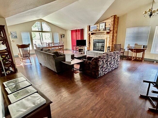 15725 S Century Dr in Bend, OR - Building Photo - Building Photo