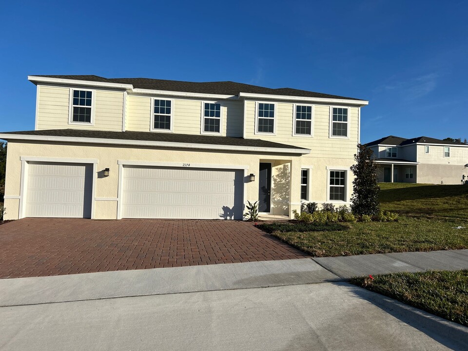 2174 Aibonito Cir in Clermont, FL - Building Photo