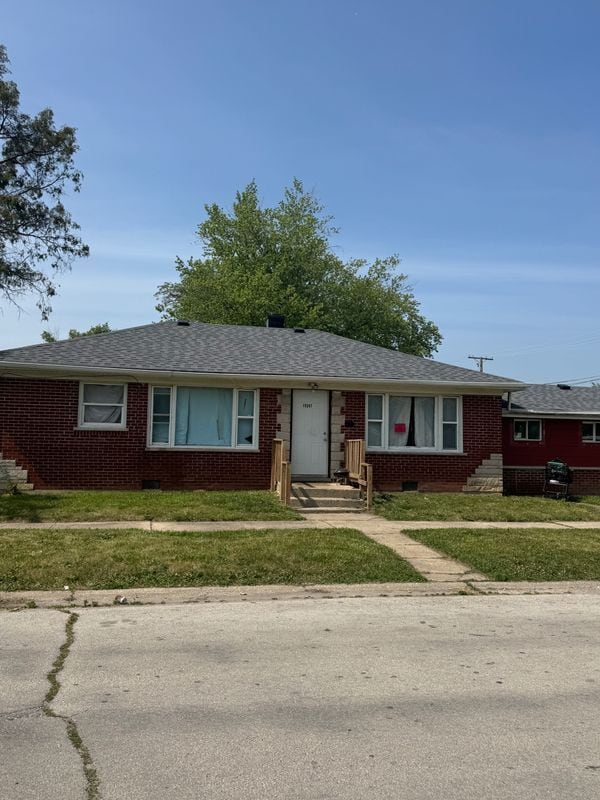 property at 15247 Honore Ave