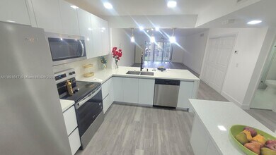 428 Lakeview Dr in Weston, FL - Building Photo - Building Photo